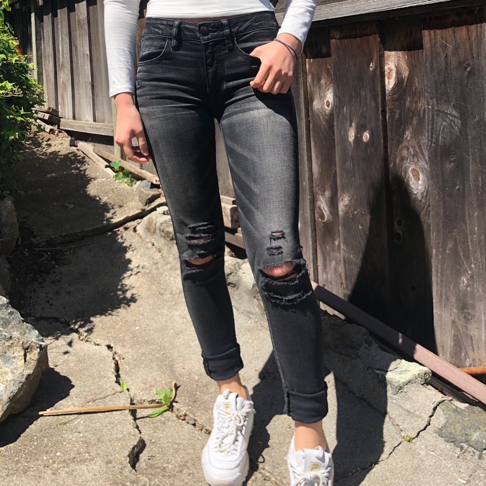 AEO Super Stretchy Black (slightly ripped) Jeans!